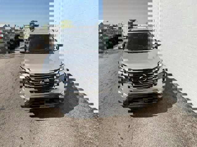 Used 2024 Nissan Rogue S image 5