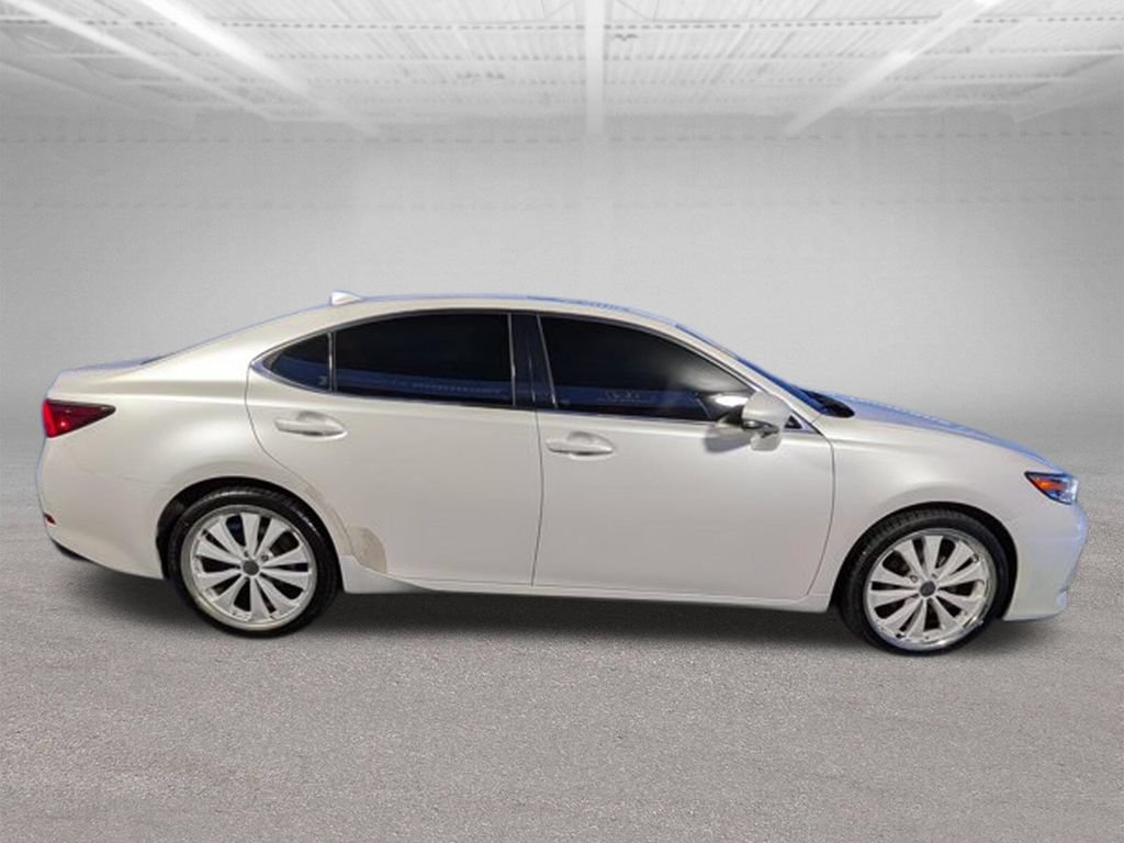 Used 2016 Lexus ES 350 w/ Premium Package w/Wood Trim FWD image 4