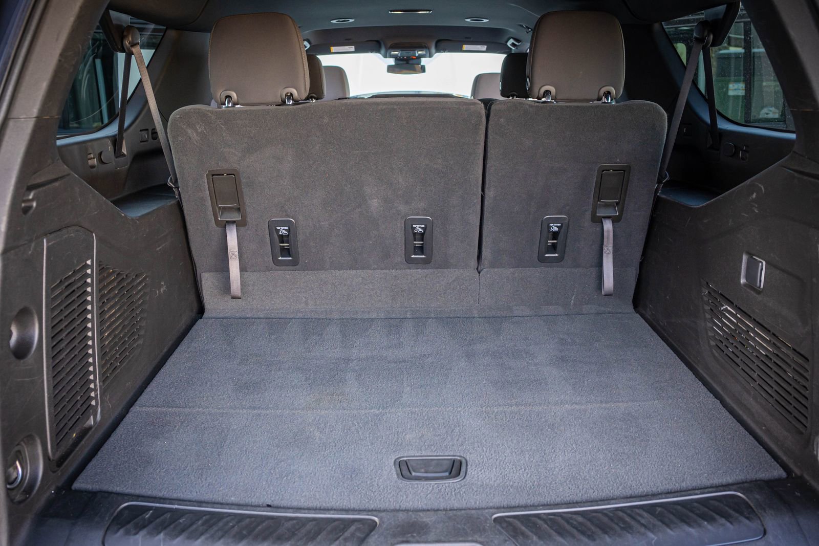 Used 2023 GMC Yukon XL SLE AWD/4WD image 30