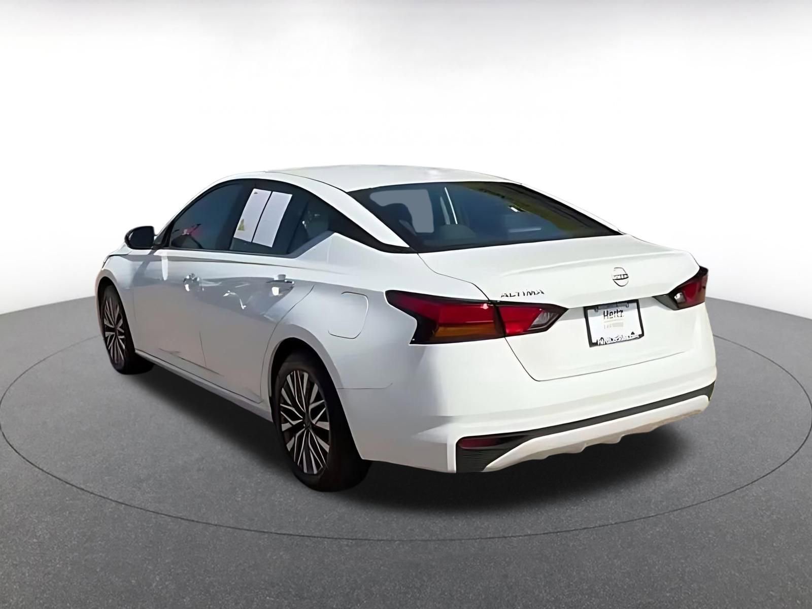 Used 2025 Nissan Altima 2.5 SV FWD image 10