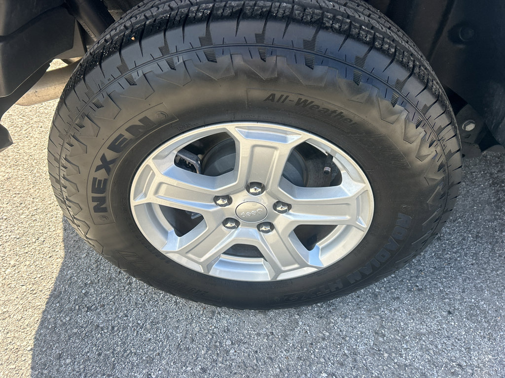 Used 2025 Jeep Wrangler Sport image 38