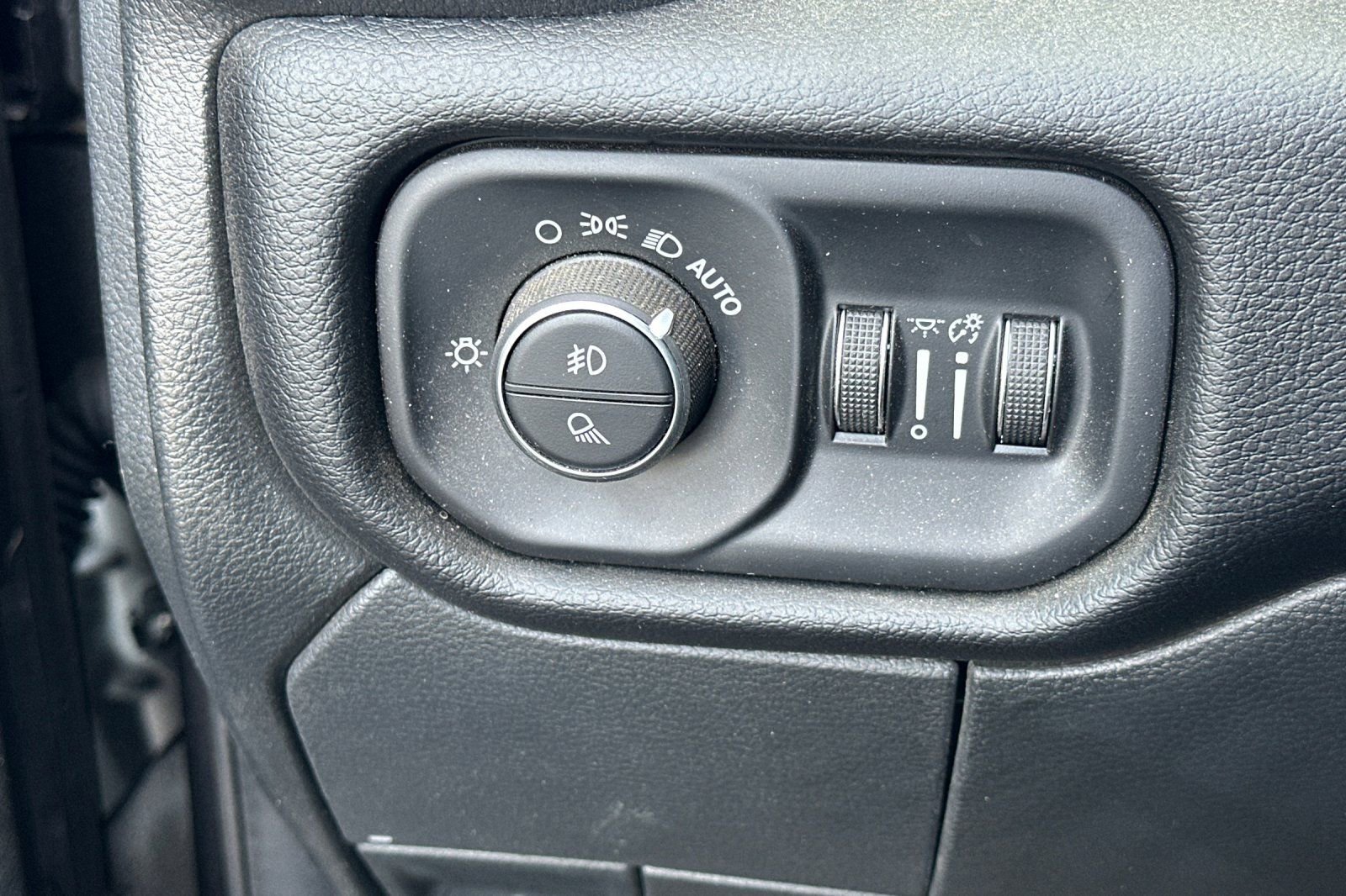 Used 2024 RAM 3500 Laramie w/ Protection Group image 32