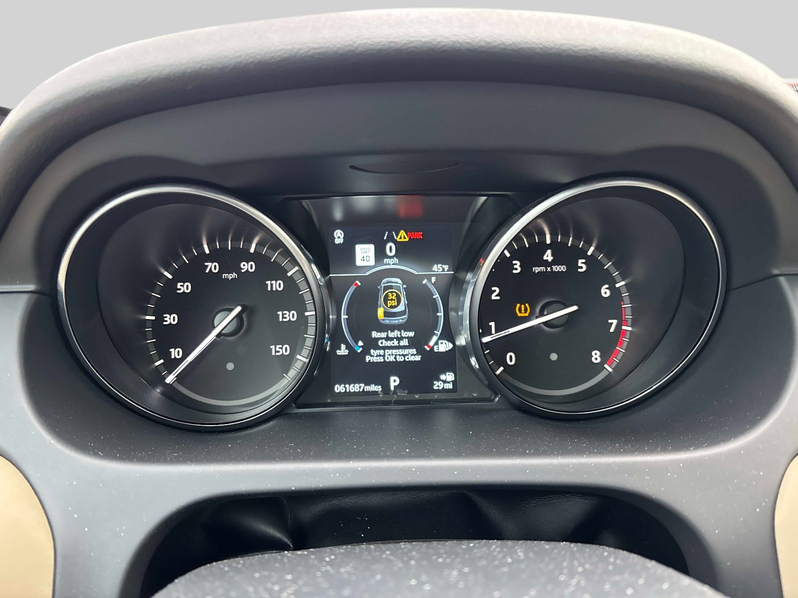Used 2019 Land Rover Discovery Sport HSE image 29