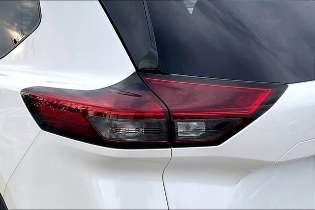 Used 2021 Nissan Rogue SV FWD image 23