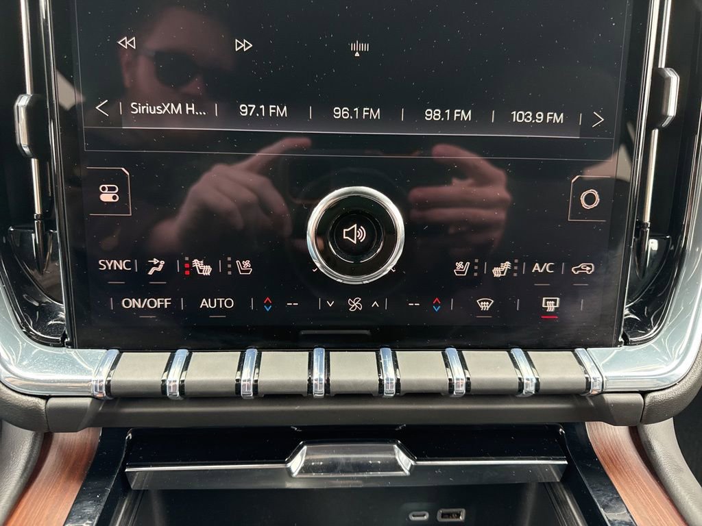 Used 2025 GMC Yukon Denali w/ Denali Reserve Package image 23