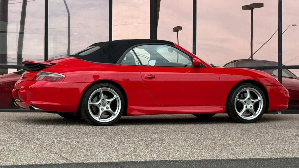 Used 2002 Porsche 911 Carrera 4 AWD/4WD image 18