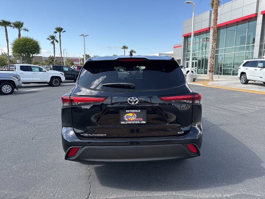 Used 2023 Toyota Highlander XLE FWD image 6