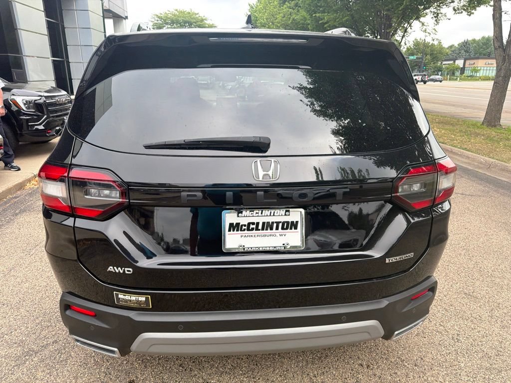 Used 2025 Honda Pilot Touring image 5