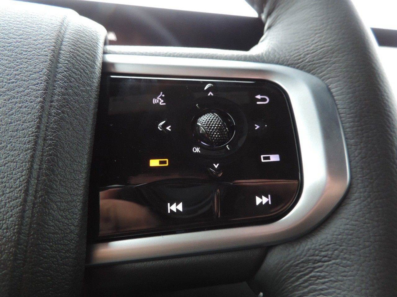 New 2026 Nissan Armada SL w/ Captain's Chari Seat Package image 25