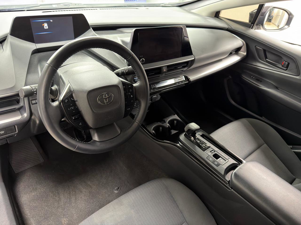 Used 2023 Toyota Prius LE AWD/4WD image 27