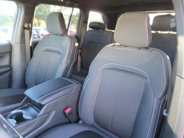 New 2025 Jeep Grand Cherokee Laredo image 16