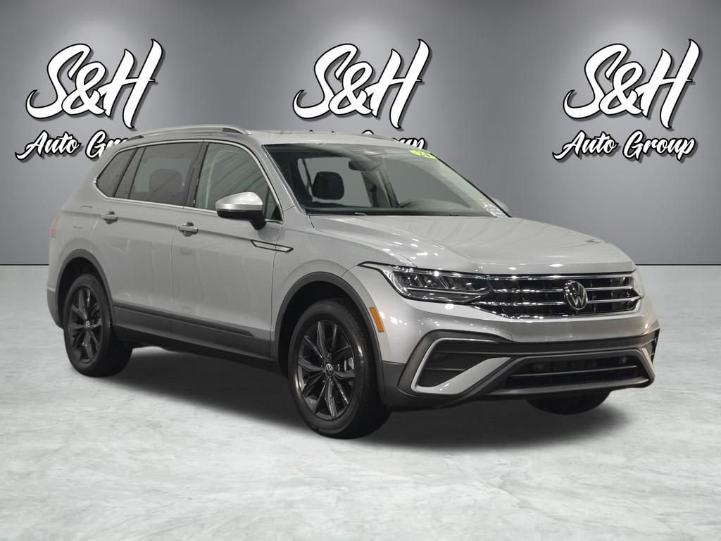 Used 2024 Volkswagen Tiguan SE AWD/4WD image 2