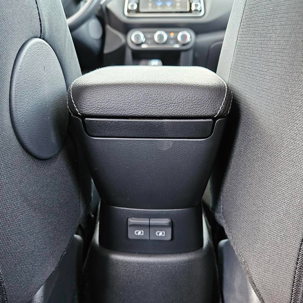 Used 2025 Nissan Kicks Play S FWD image 15
