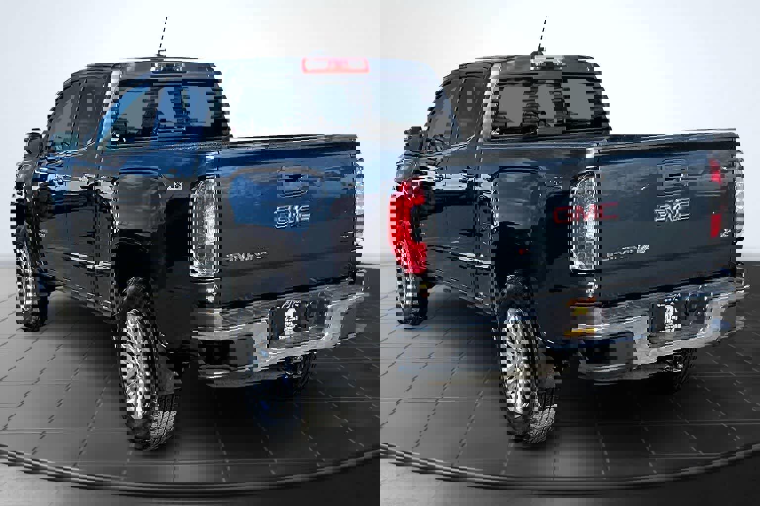 Used 2017 GMC Canyon SLT w/ Driver Alert Package image 4