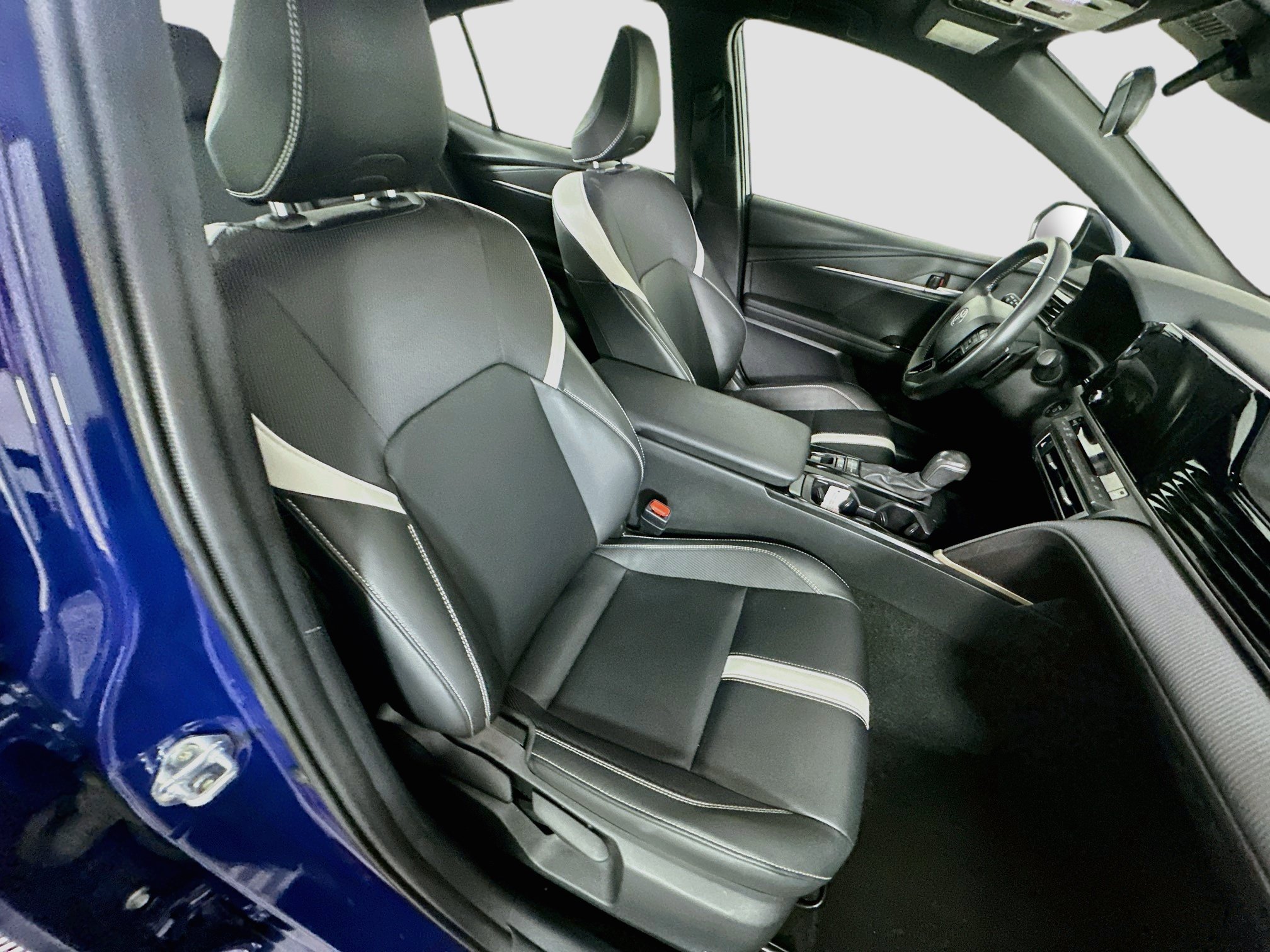 Used 2025 Toyota Camry SE FWD image 30