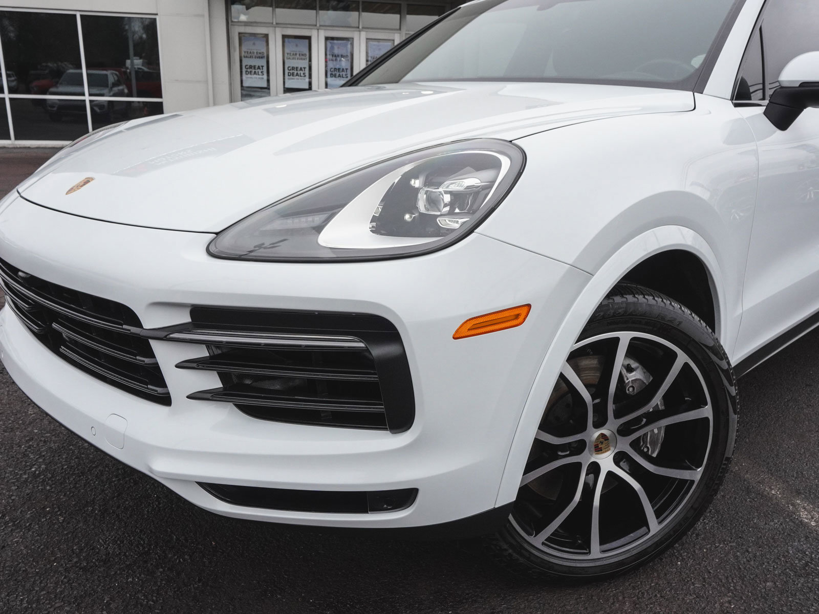 Used 2023 Porsche Cayenne w/ Premium Package image 50