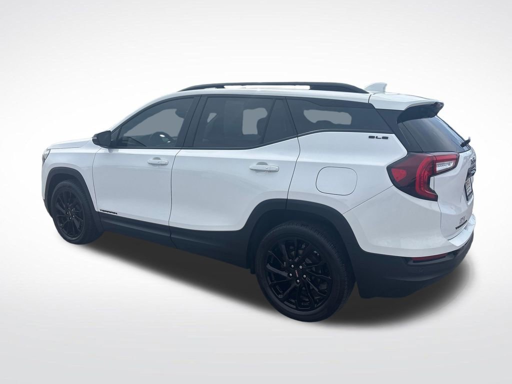 Used 2024 GMC Terrain SLE w/ Driver Convenience Package image 4