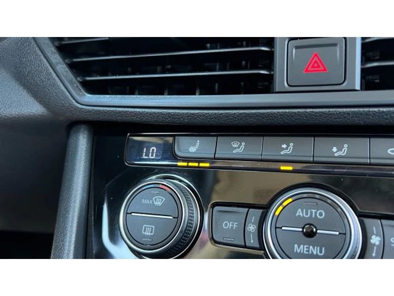 Used 2023 Volkswagen Jetta SE image 35