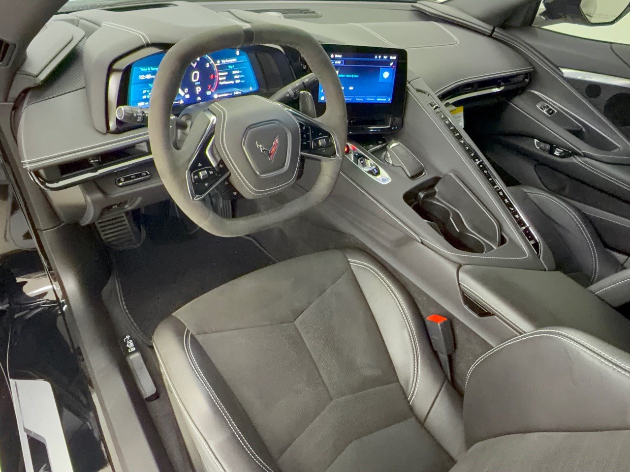 Used 2025 Chevrolet Corvette Stingray Preferred Conv w/ Z51 Performance Package RWD image 4