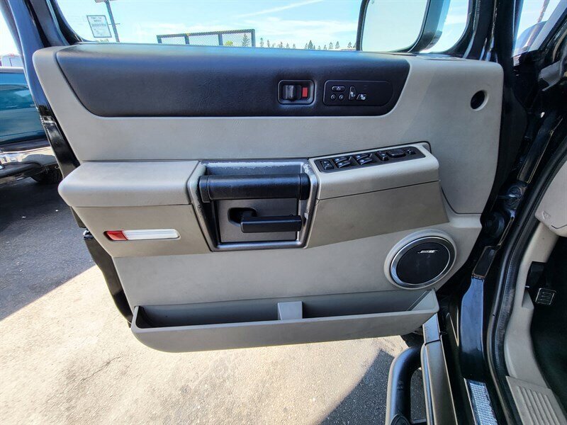 Used 2003 HUMMER H2 w/ Preferred Equipment Group AWD/4WD image 21