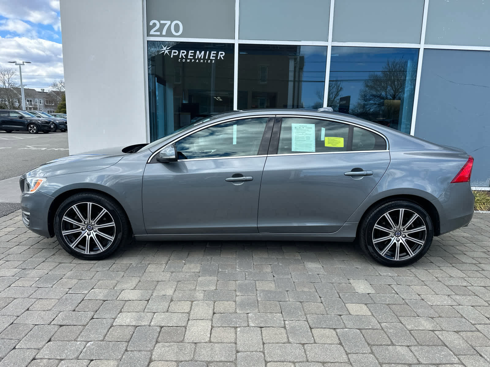 Used 2018 Volvo S60 T5 Inscription image 18