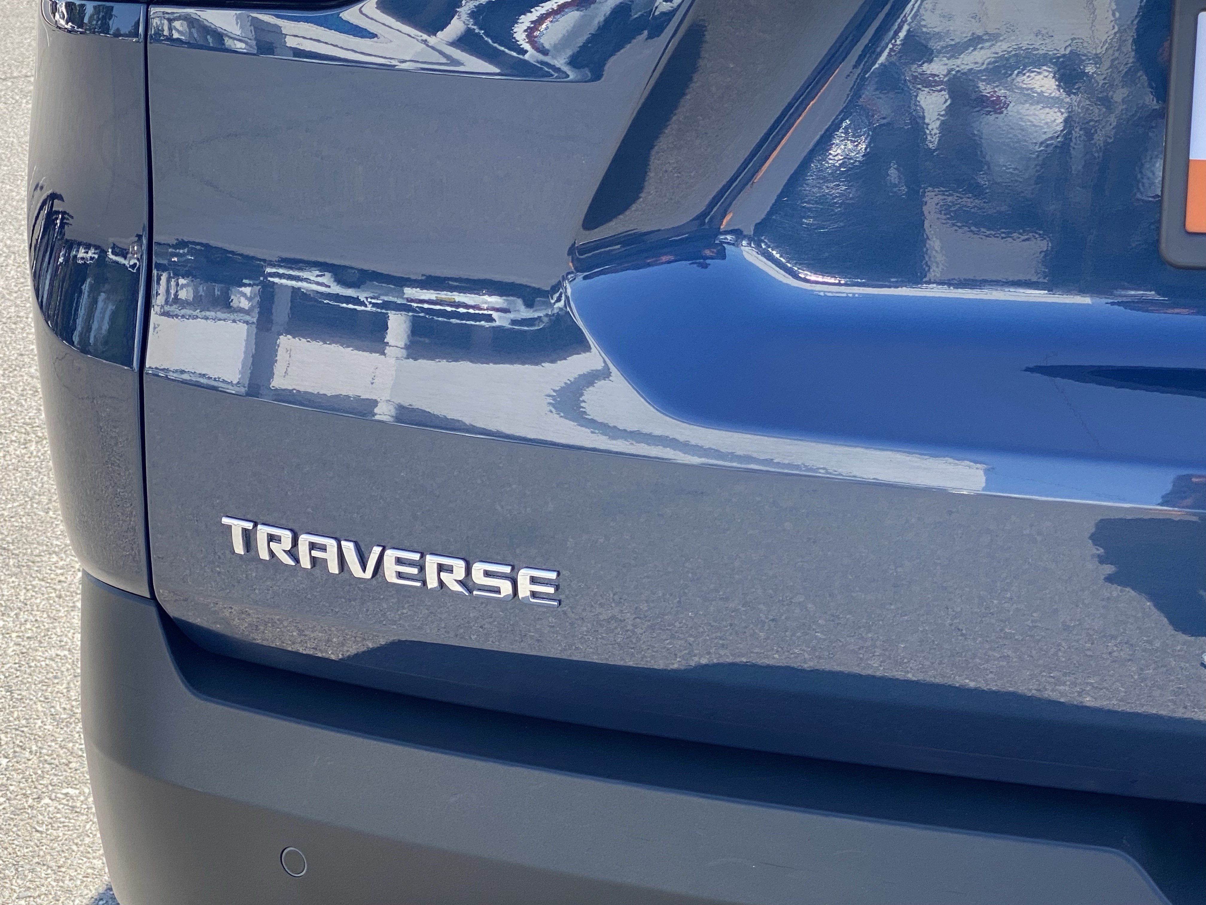 Used 2022 Chevrolet Traverse LT FWD image 26