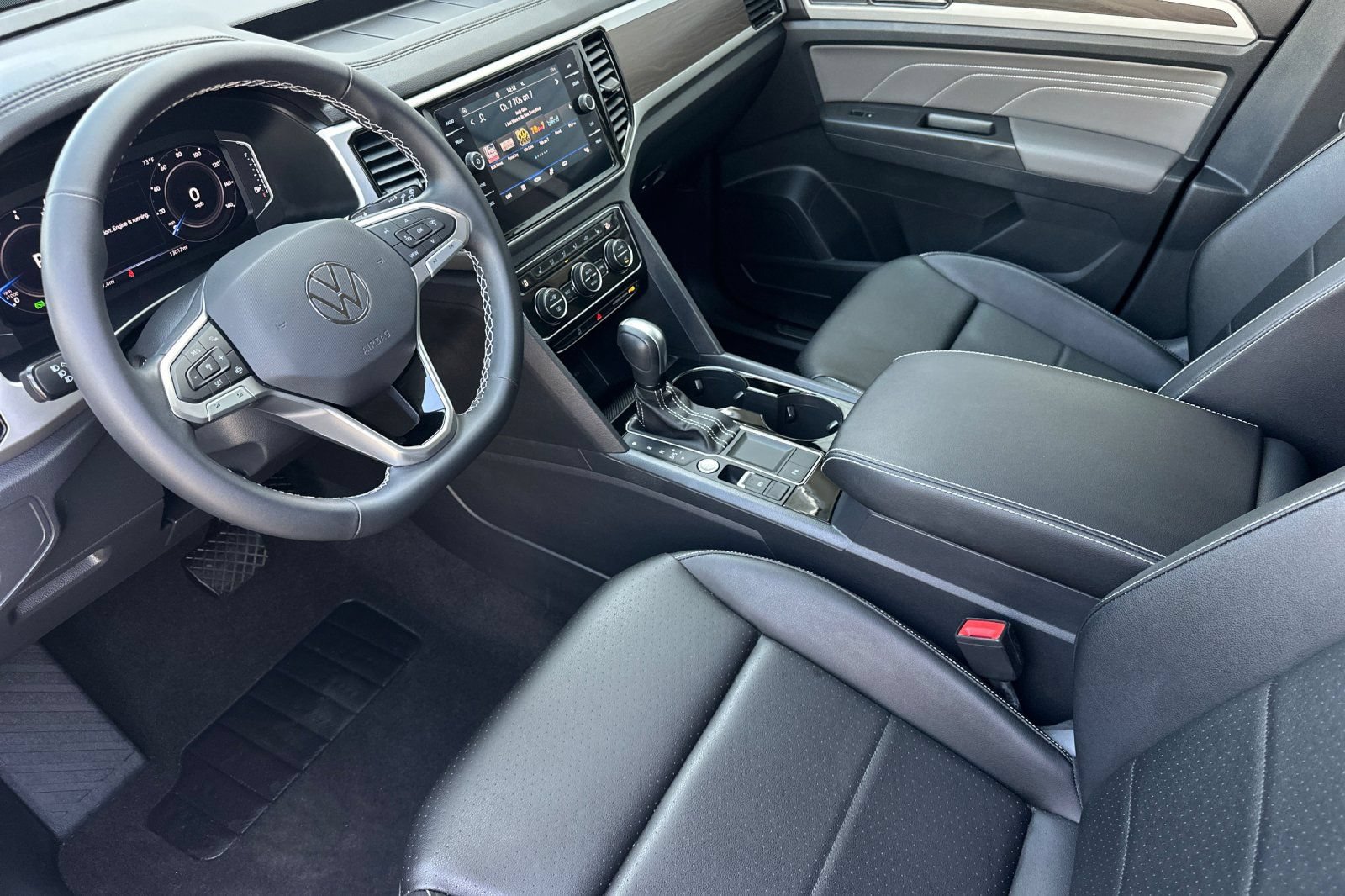 Used 2023 Volkswagen Atlas SE w/ Black Wheel Package FWD image 10
