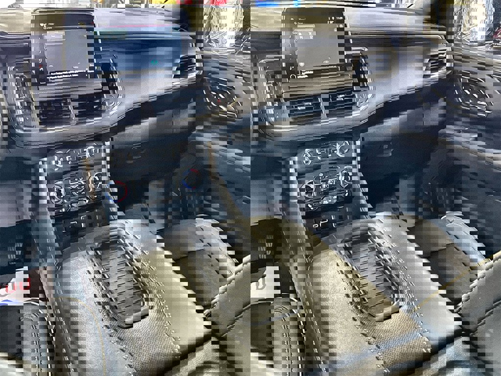 Used 2024 GMC Yukon XL SLT image 27