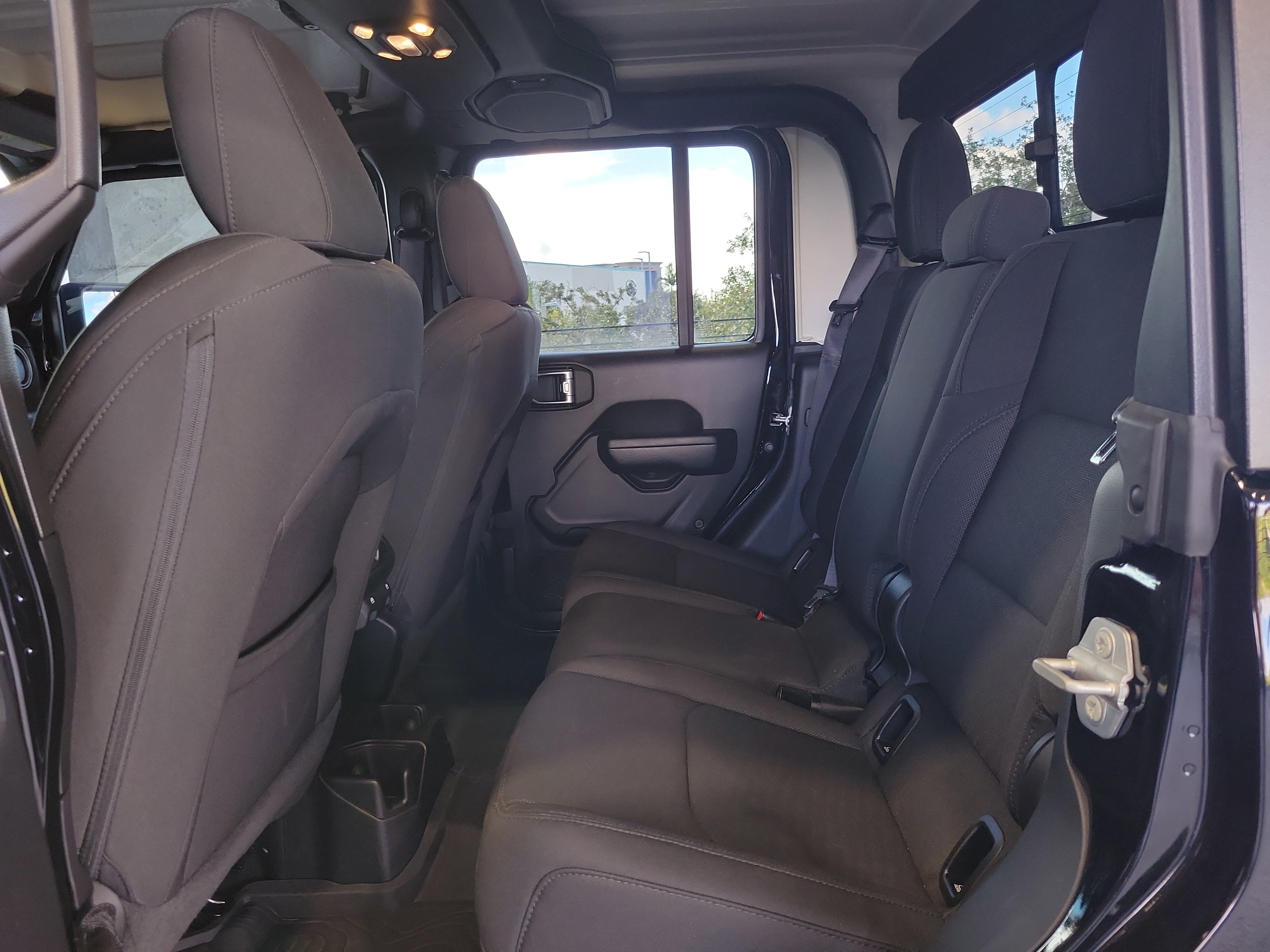 Certified 2023 Jeep Gladiator Sport AWD/4WD image 10