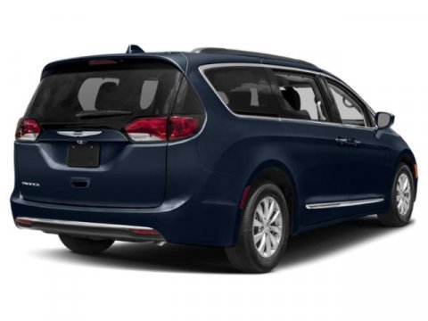 Used 2018 Chrysler Pacifica Touring-L Plus image 2