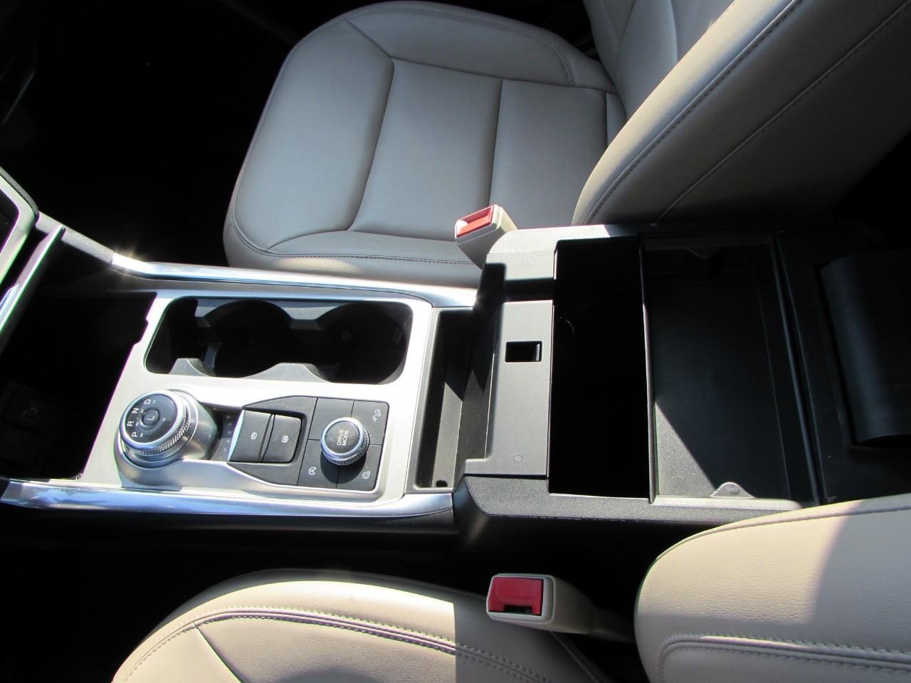 Used 2022 Ford Explorer XLT w/ Equipment Group 202A image 22