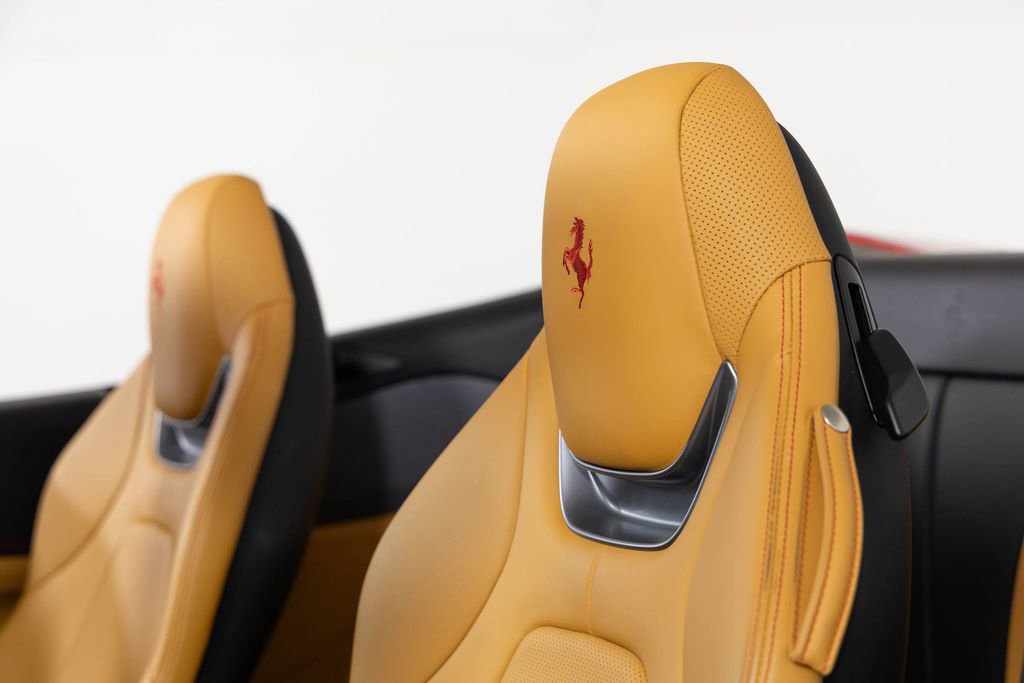 Used 2020 Ferrari Portofino image 44