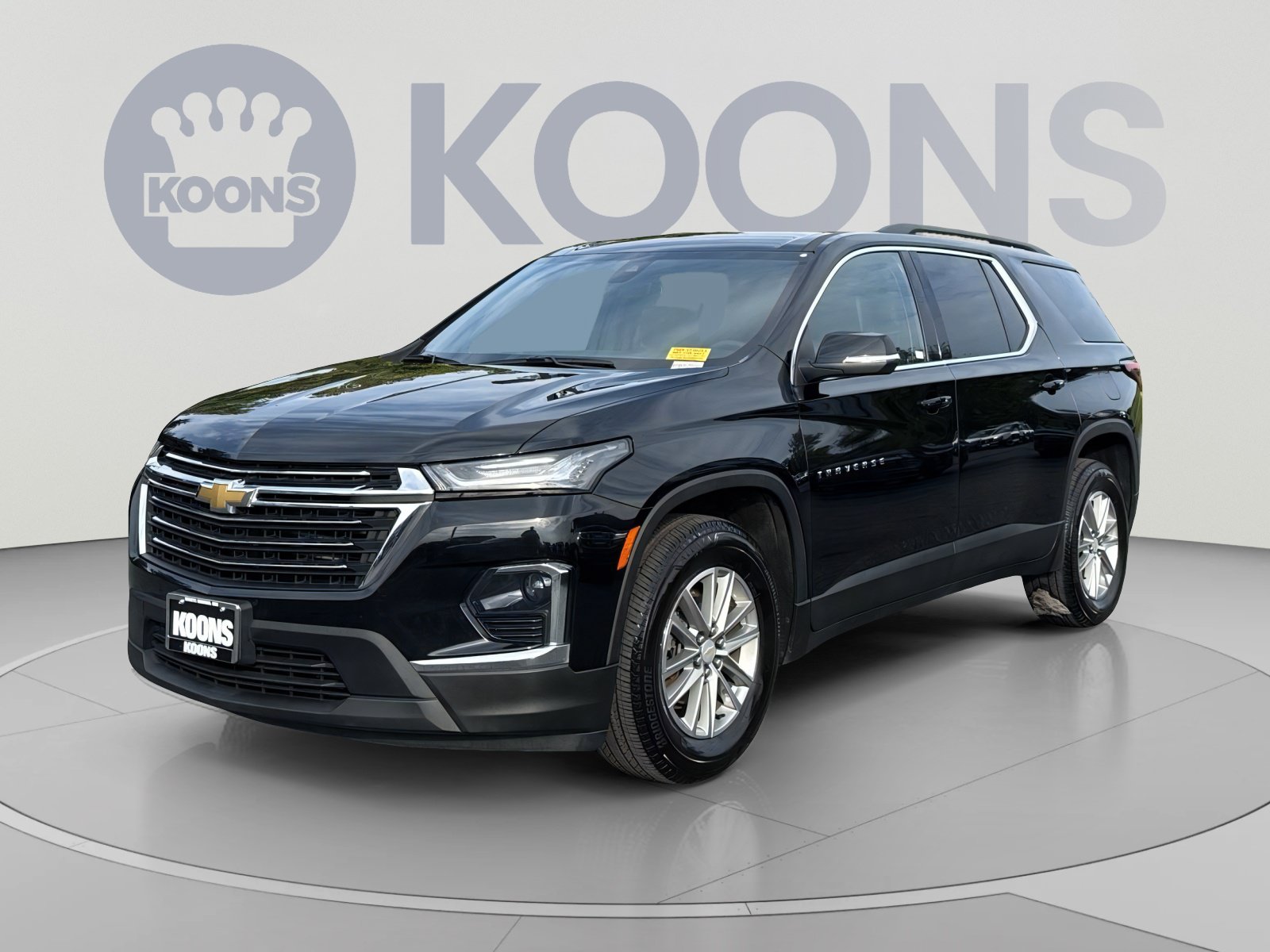 Used 2023 Chevrolet Traverse LT