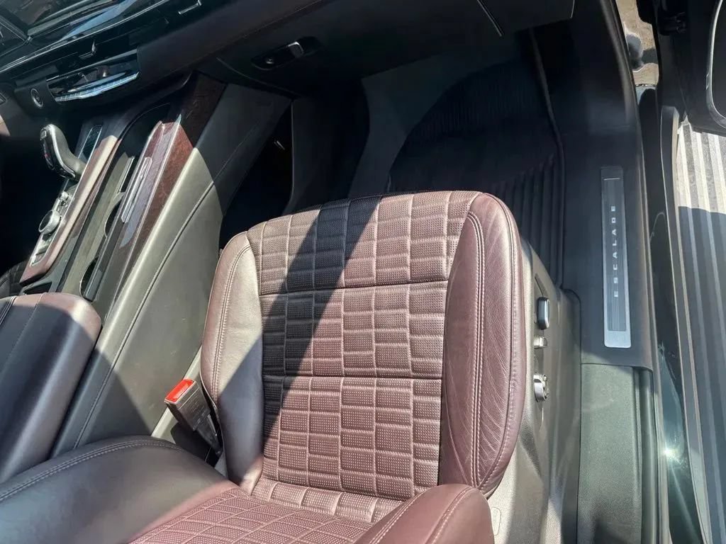 Used 2021 Cadillac Escalade Premium Luxury Platinum AWD/4WD image 15