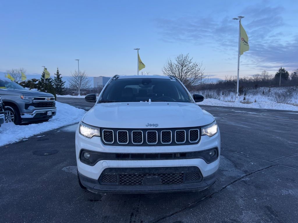 Used 2023 Jeep Compass Latitude image 2