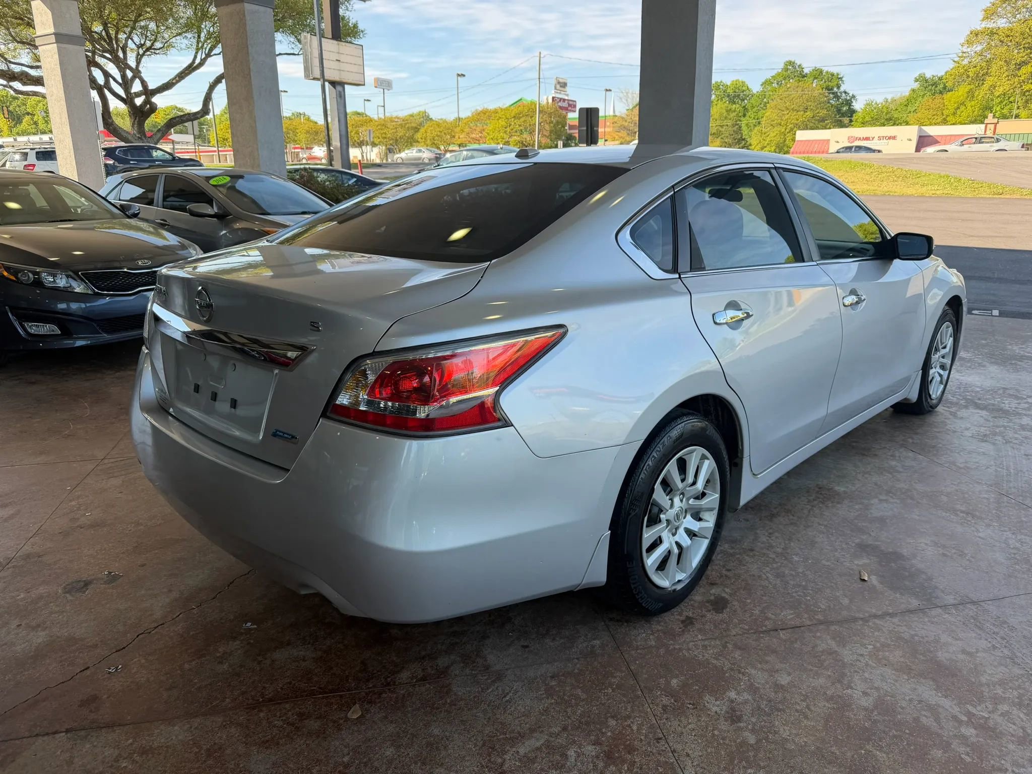 Used 2014 Nissan Altima 2.5 S w/ Display Audio Package FWD image 6