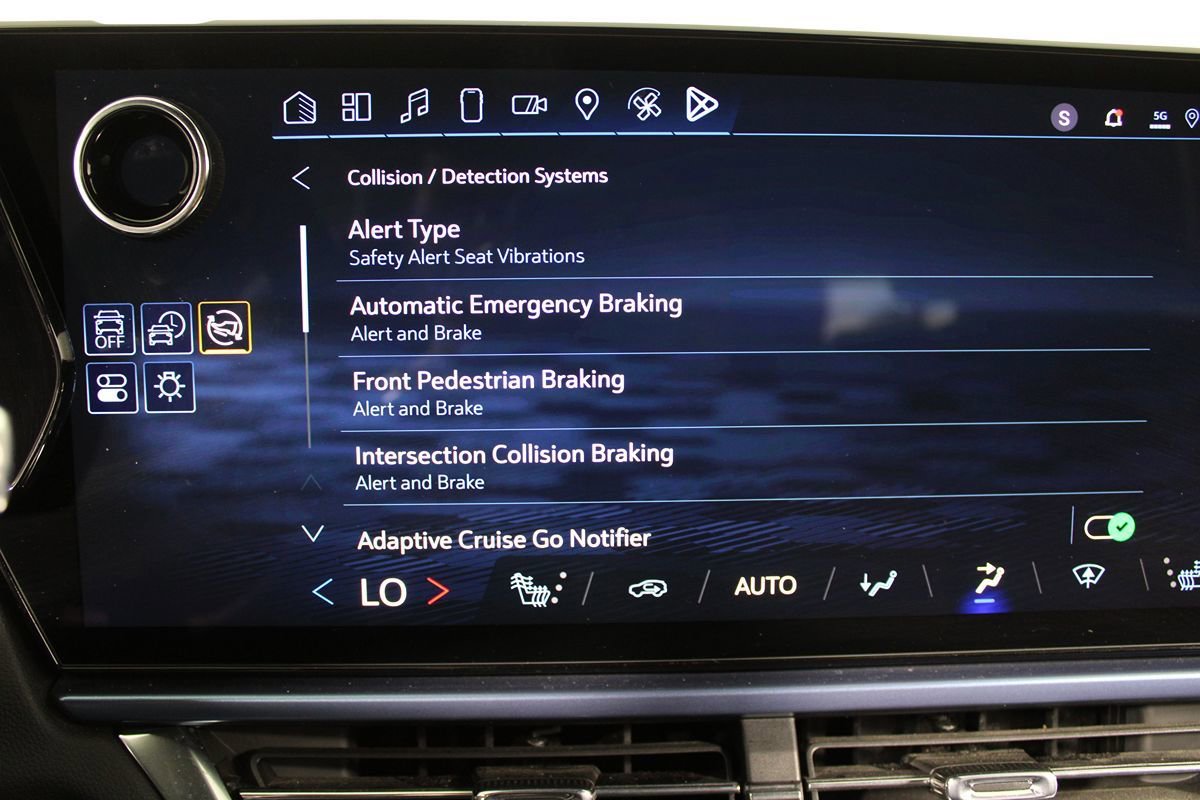 Used 2024 Chevrolet Equinox EV LT image 15