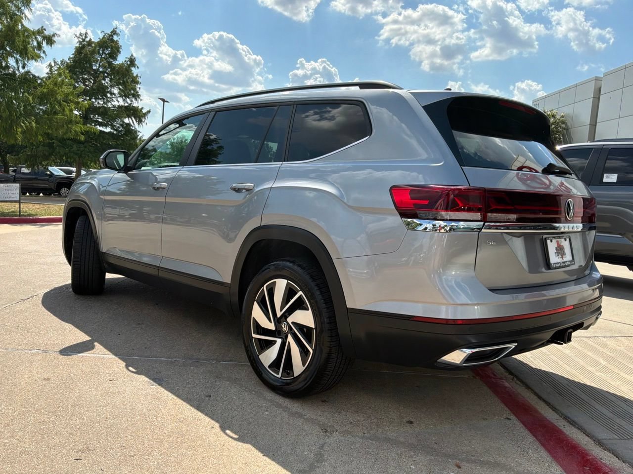 Used 2026 Volkswagen Atlas SE FWD image 8