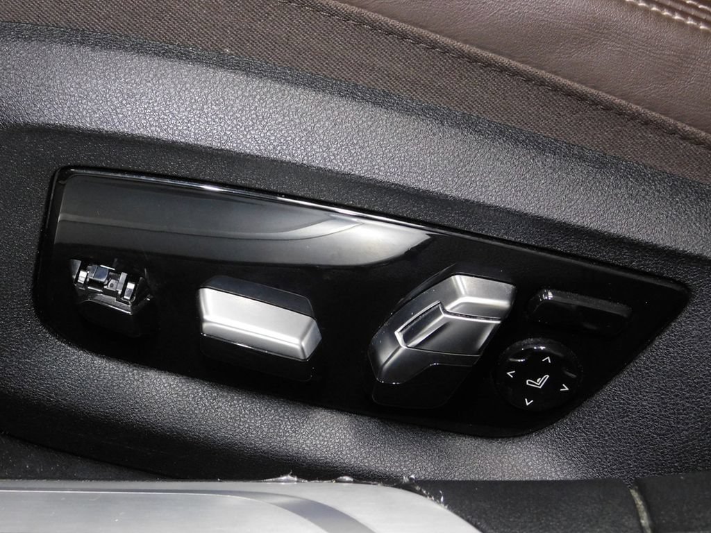 Used 2019 BMW 750i xDrive AWD/4WD image 28