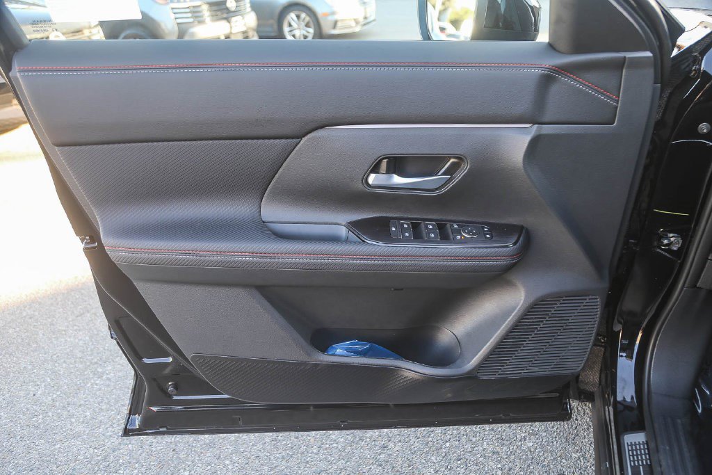 New 2026 Nissan Kicks SR w/ Illumination Package FWD image 21
