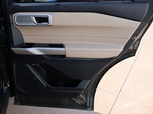 Used 2023 Ford Explorer Limited AWD/4WD image 15