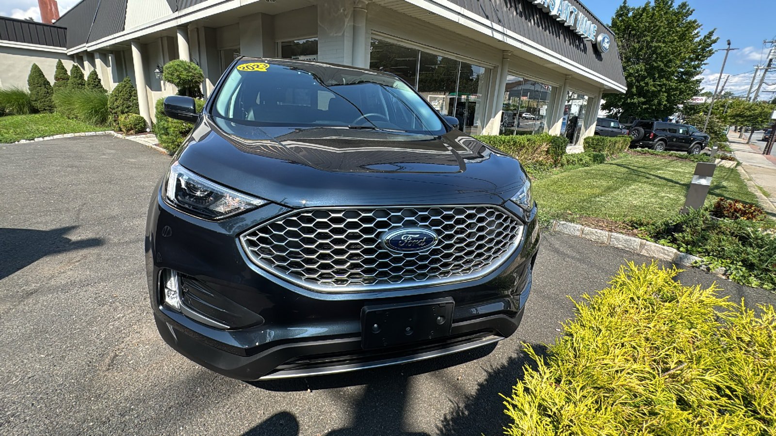 Used 2023 Ford Edge SEL w/ Convenience Package AWD/4WD image 2