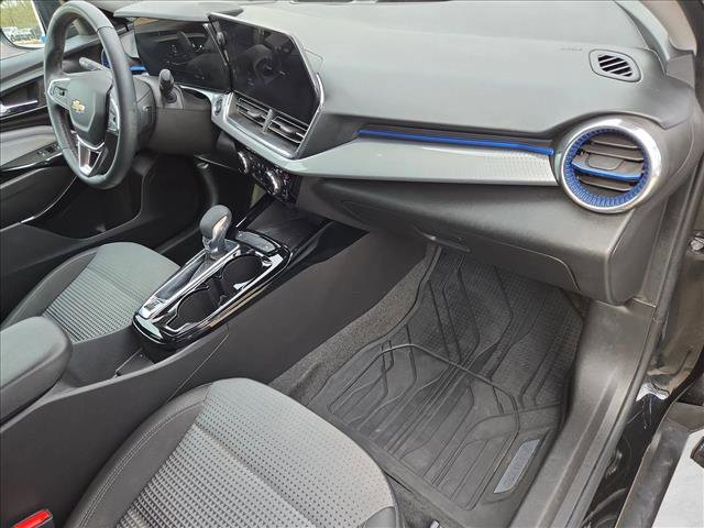 Used 2025 Chevrolet Trax LT w/ Sunroof Package image 21