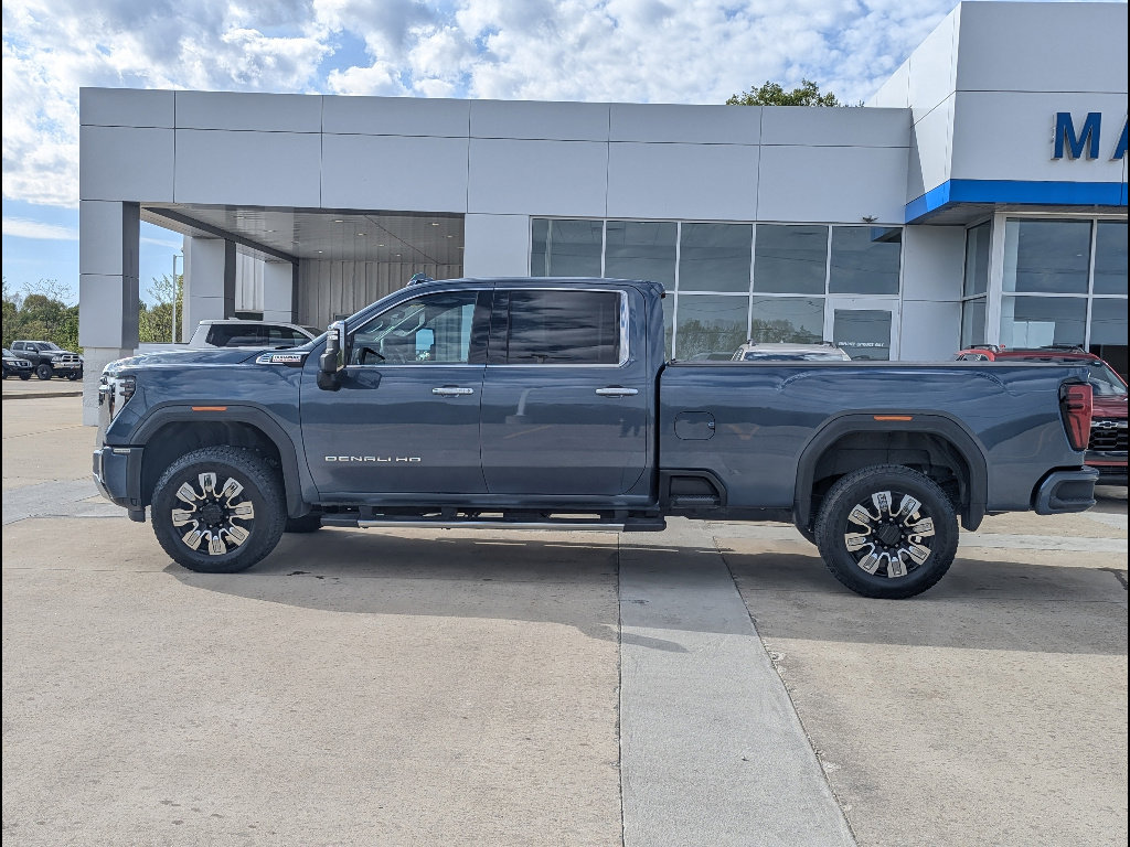 Used 2025 GMC Sierra 3500 Denali w/ Denali Reserve Package image 9