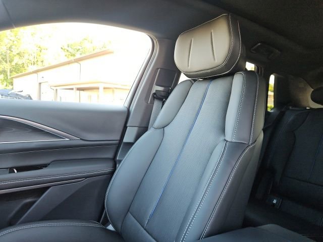 New 2026 Cadillac Lyriq Luxury w/ LPO, Floor Liner Package image 20