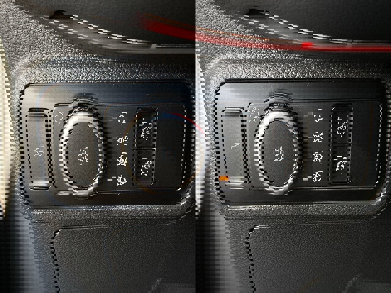 Used 2025 Ford Explorer ST-Line w/ Premium Package image 31