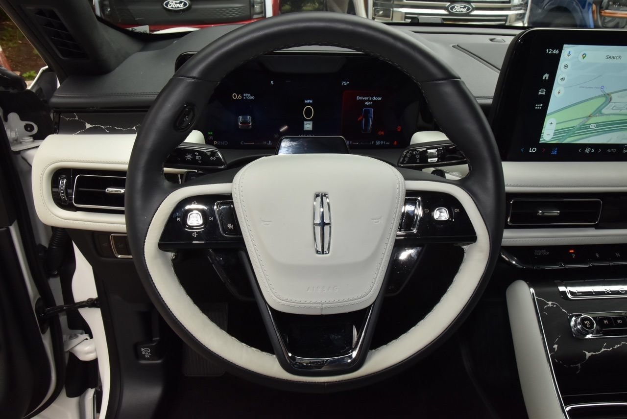Used 2025 Lincoln Aviator Black Label AWD/4WD image 24