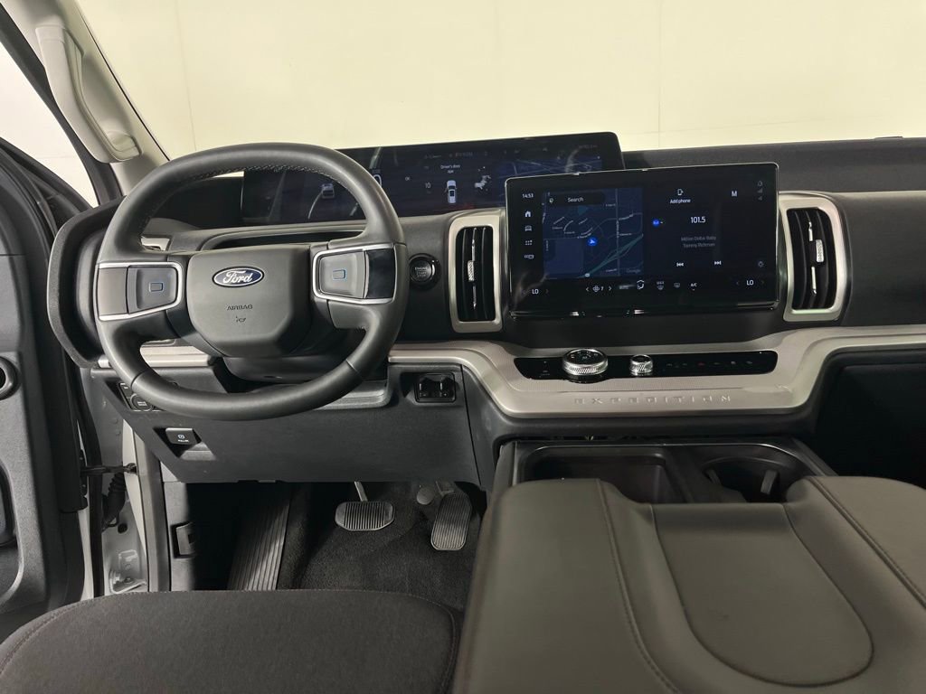 Used 2025 Ford Expedition Active image 17