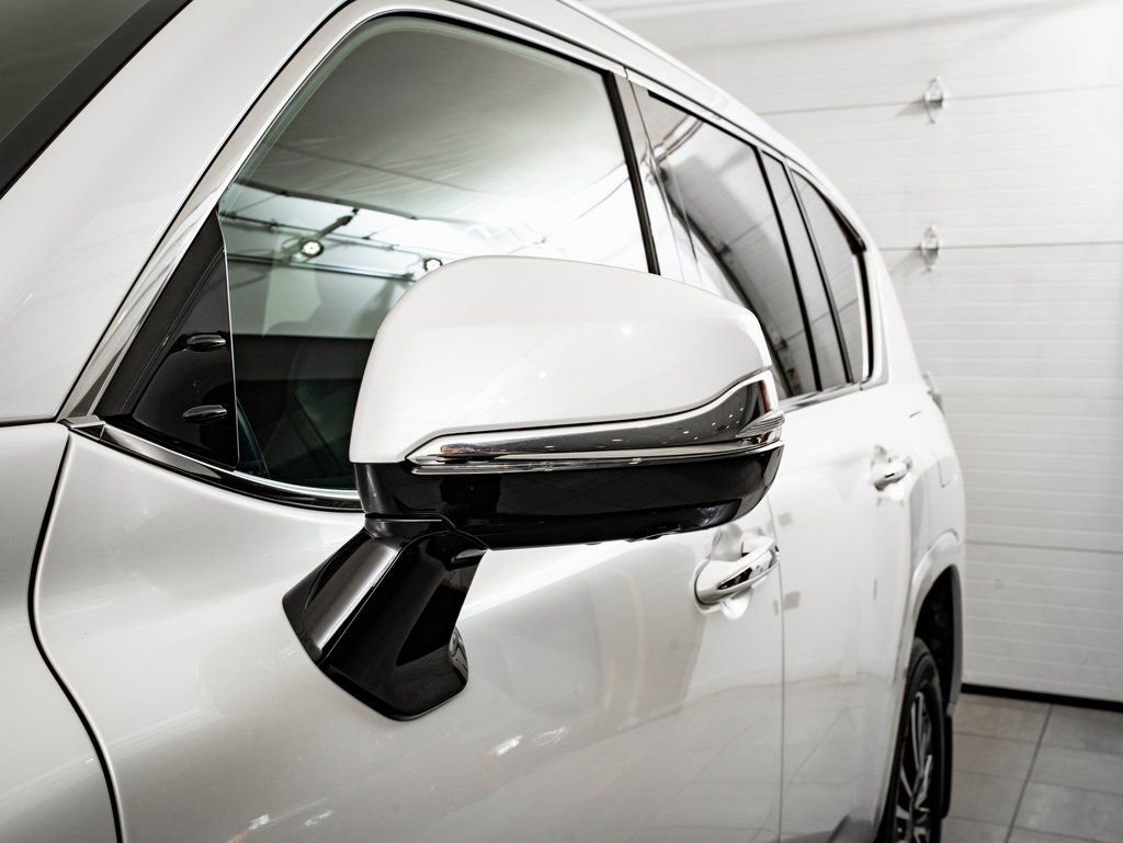 Used 2024 Lexus LX 600 4WD w/ Interior Upgrade Package image 17