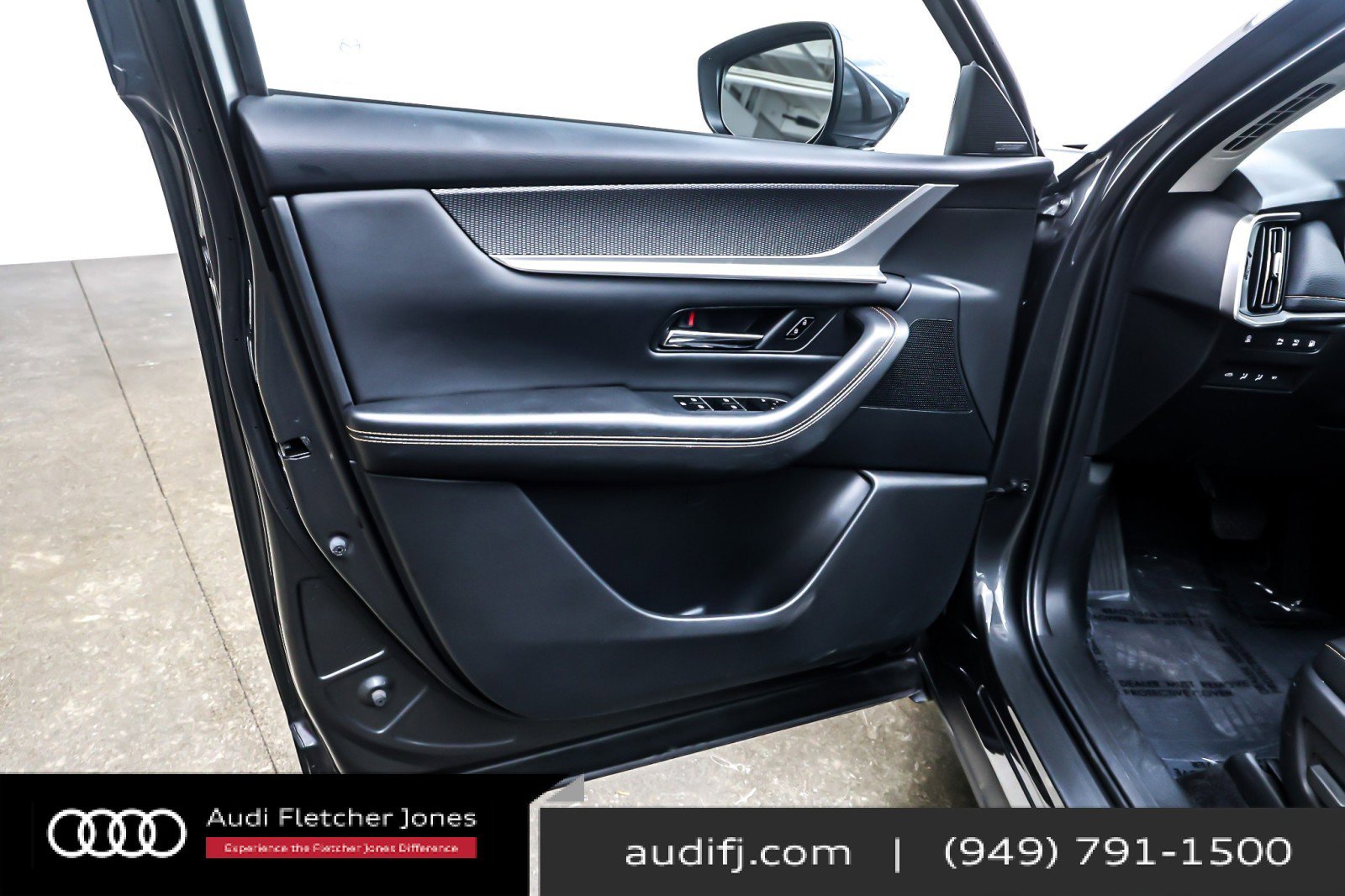 Used 2024 MAZDA CX-90 Plug-In Hybrid w/ Premium Pkg image 21